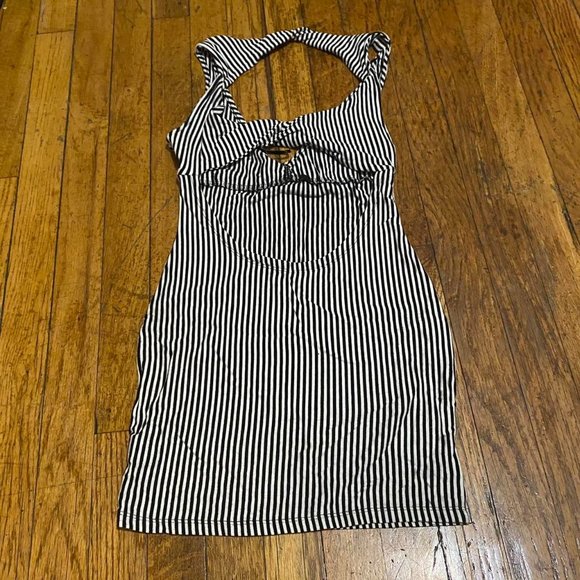 Guess Women's Black and White Dress - Picture 2 of 2